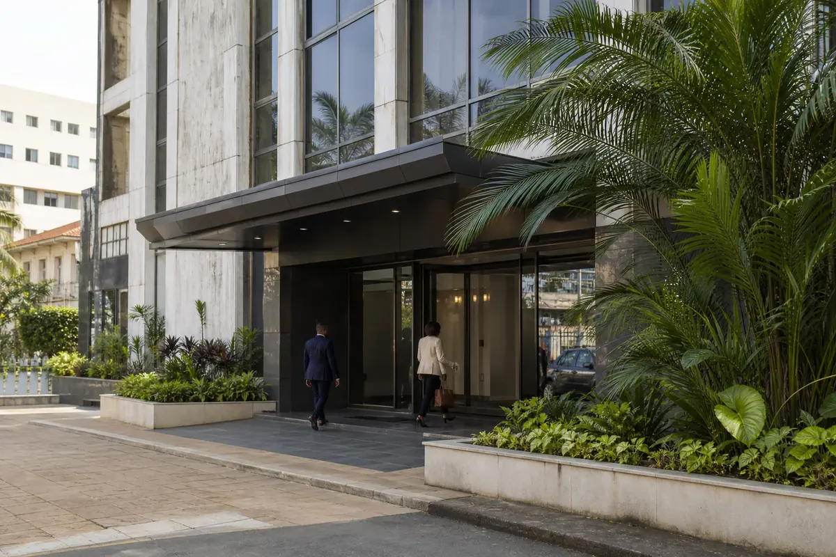L’entrée du bureau à Bonanjo